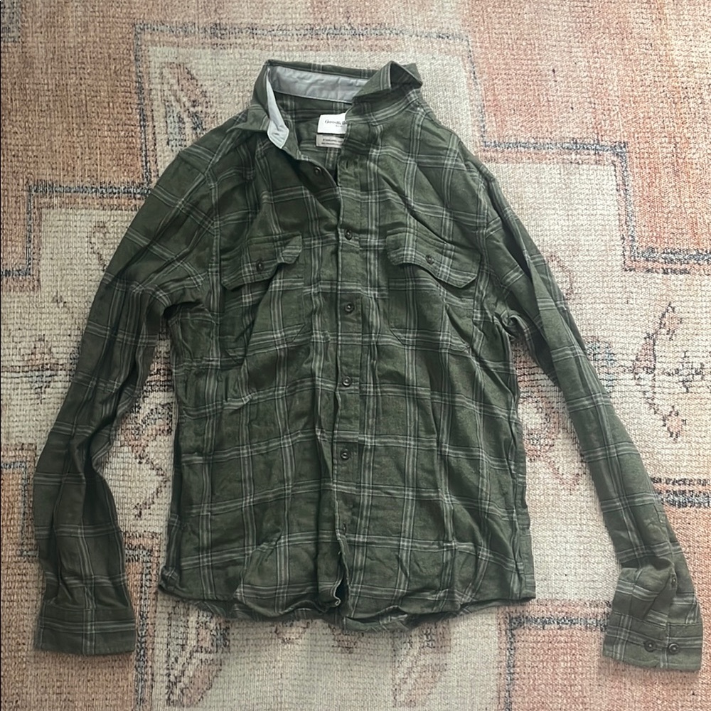 Goodfellow Green Plaid Button-Up Shirt (size medium)